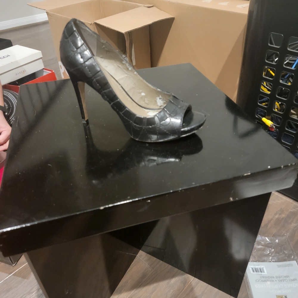 Size 8 Vincent Valentino heels